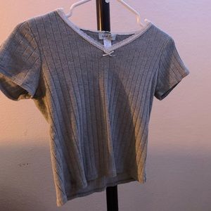 gray top from tillys